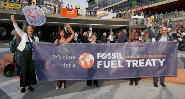 Élimination progressive des combustibles fossiles grâce à un traité international.