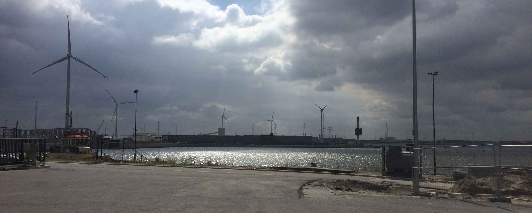 Cinq éoliennes supplémentaires sur la rive du port d'Anvers