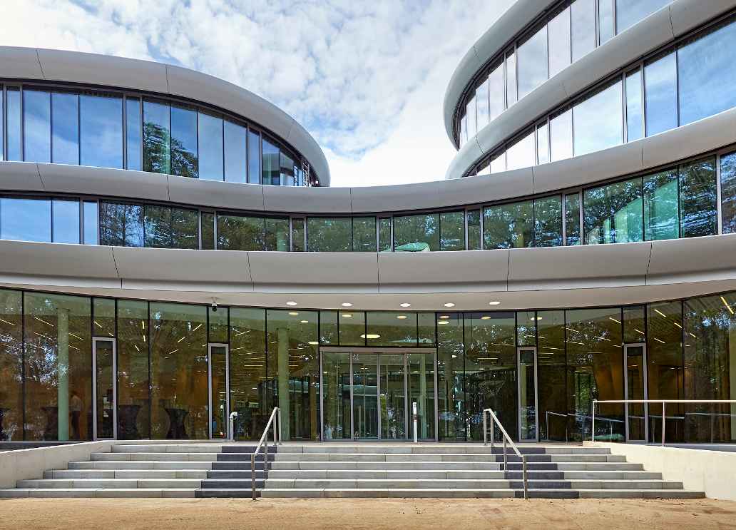 Détail de la façade du Reehorst, siège de la Banque Triodos à Zeist aux Pays-Bas