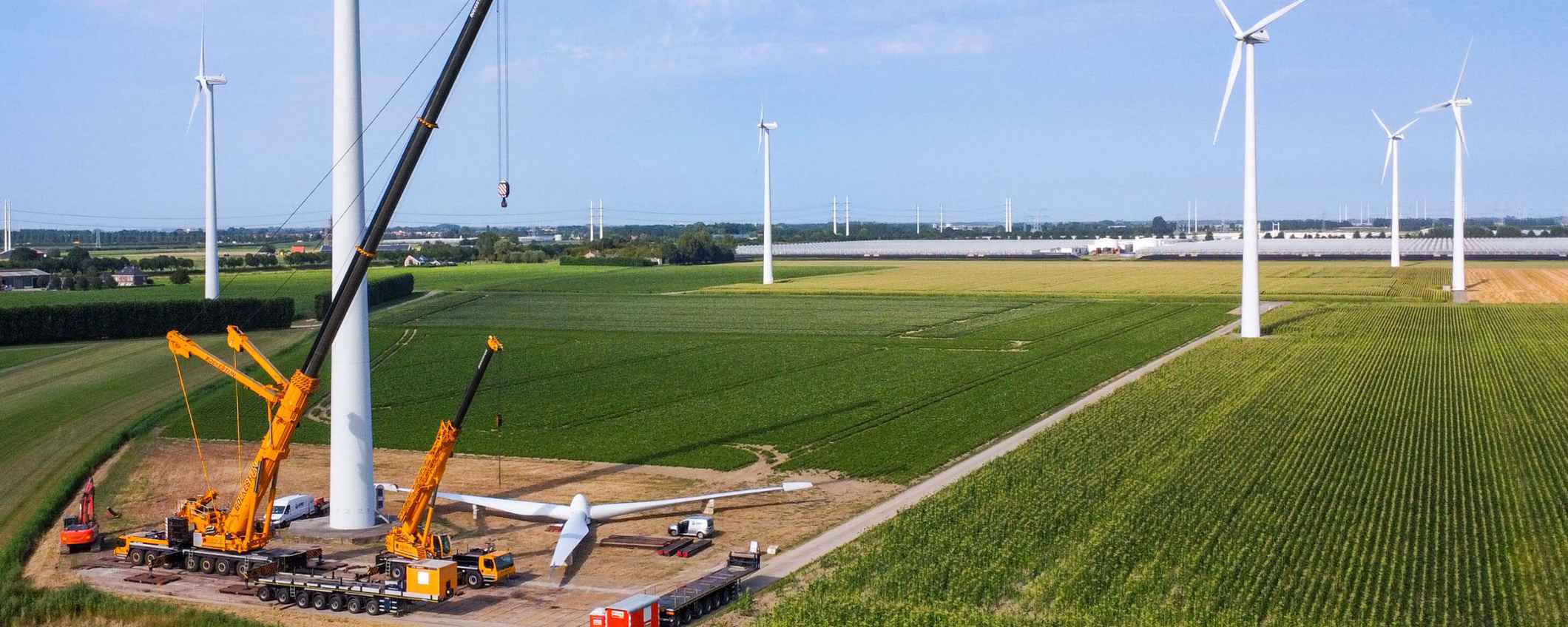 Een oude windmolen wordt vervangen voor een nieuwe variant, ook wel repowering genoemd.